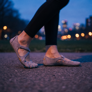 Toevara Five-Toe Minimalist Shoes - dusk motion blur